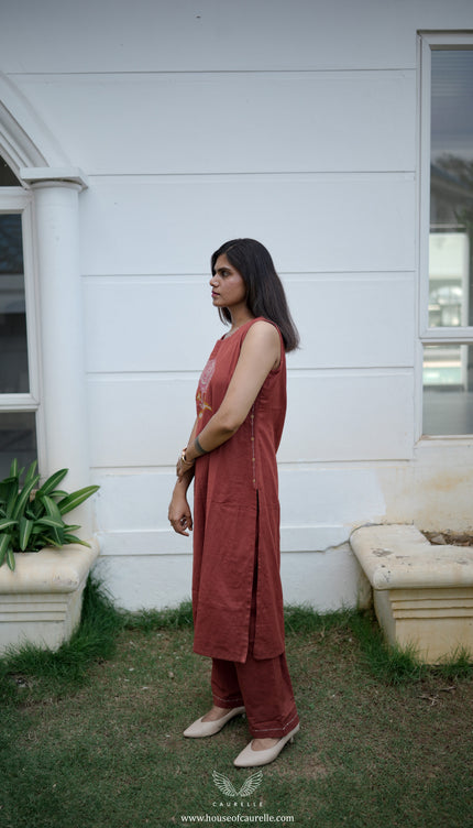 Rose Motif Sleeveless Kurta Set