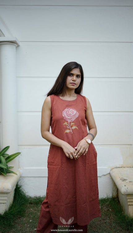 Rose Motif Sleeveless Kurta Set