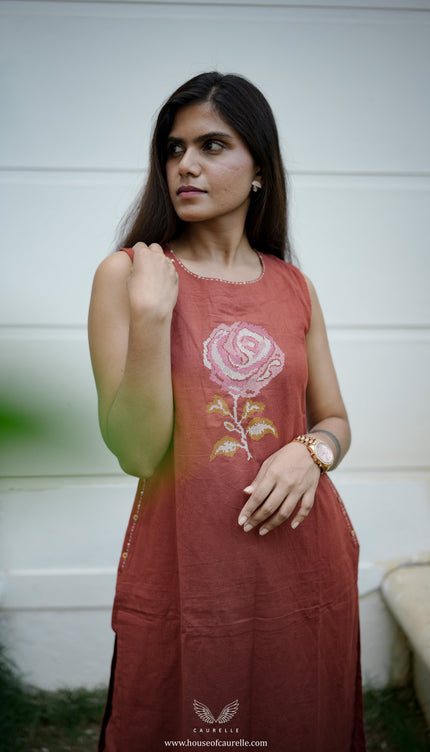 Rose Motif Sleeveless Kurta Set