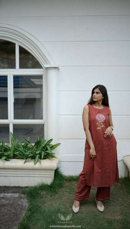 Rose Motif Sleeveless Kurta Set