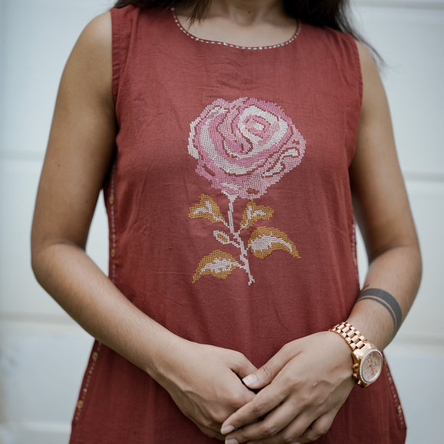 Rose Motif Sleeveless Kurta Set