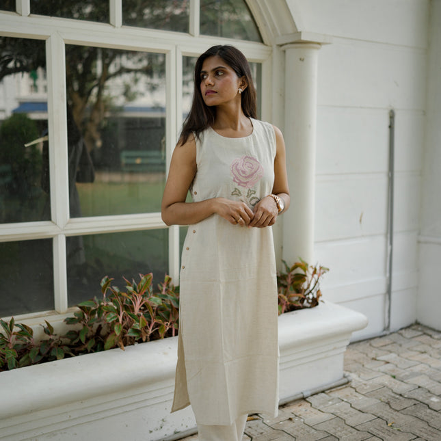 Rose Motif Sleeveless Kurta Set