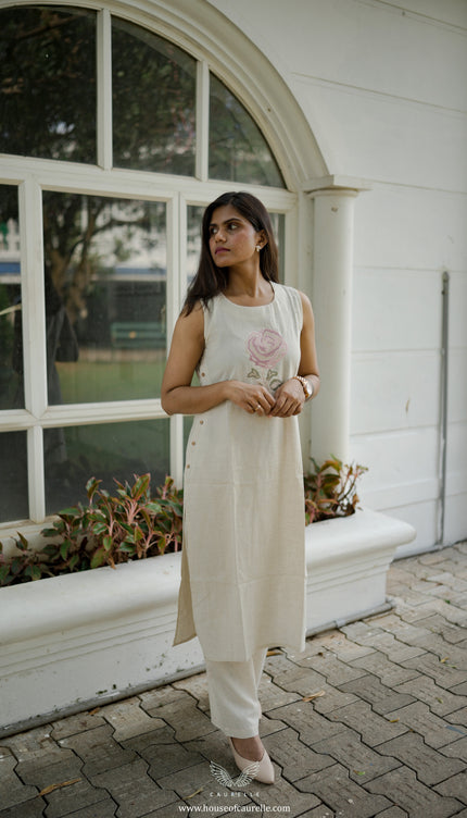 Rose Motif Sleeveless Kurta Set
