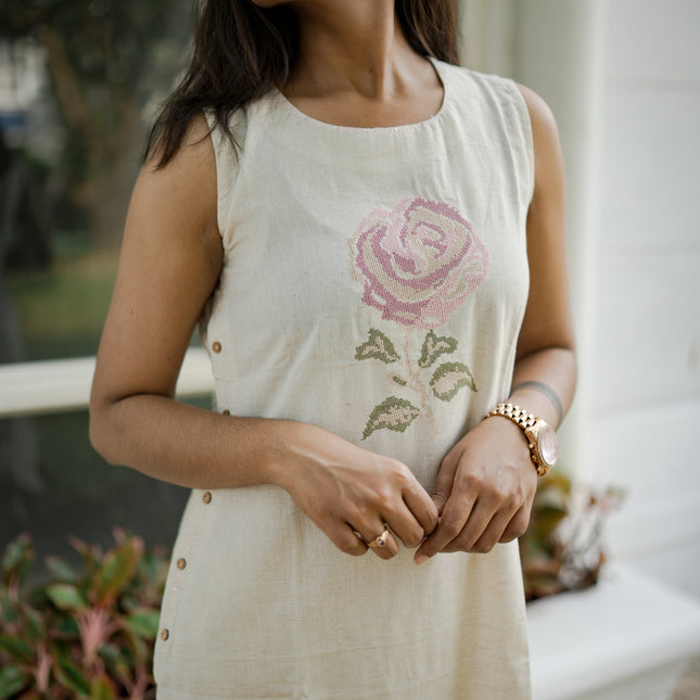 Rose Motif Sleeveless Kurta Set