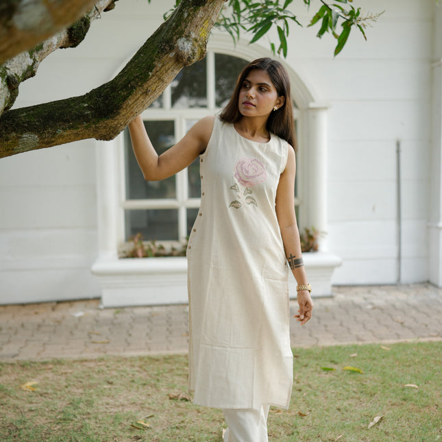 Rose Motif Sleeveless Kurta Set