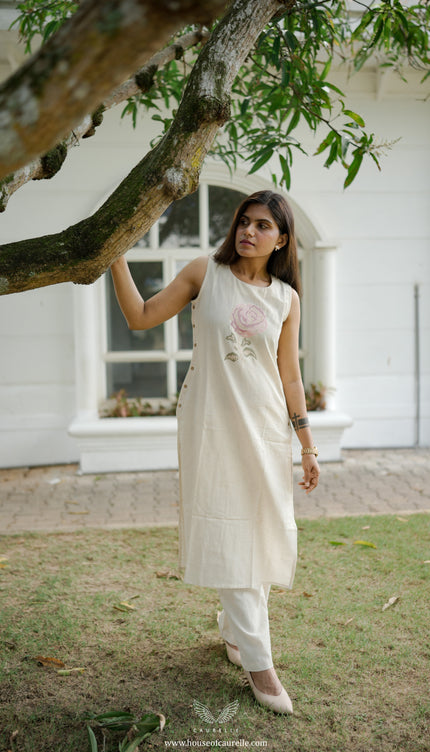 Rose Motif Sleeveless Kurta Set