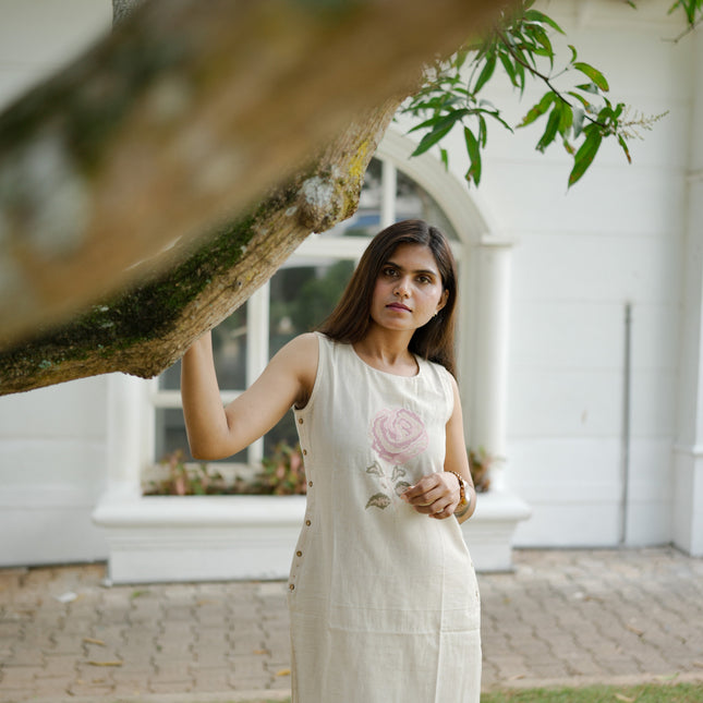 Rose Motif Sleeveless Kurta Set