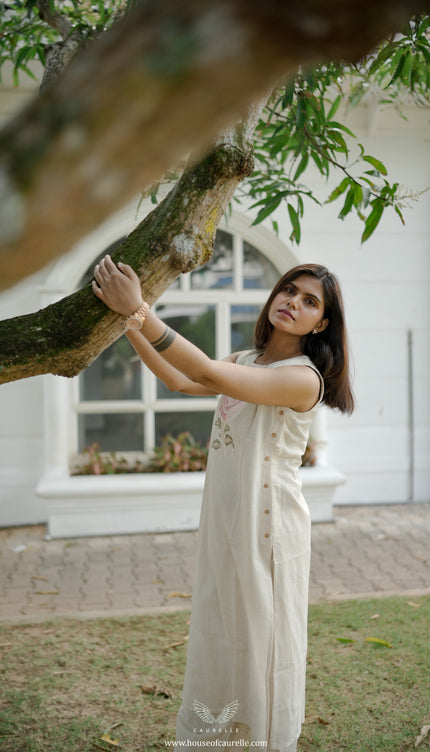 Rose Motif Sleeveless Kurta Set